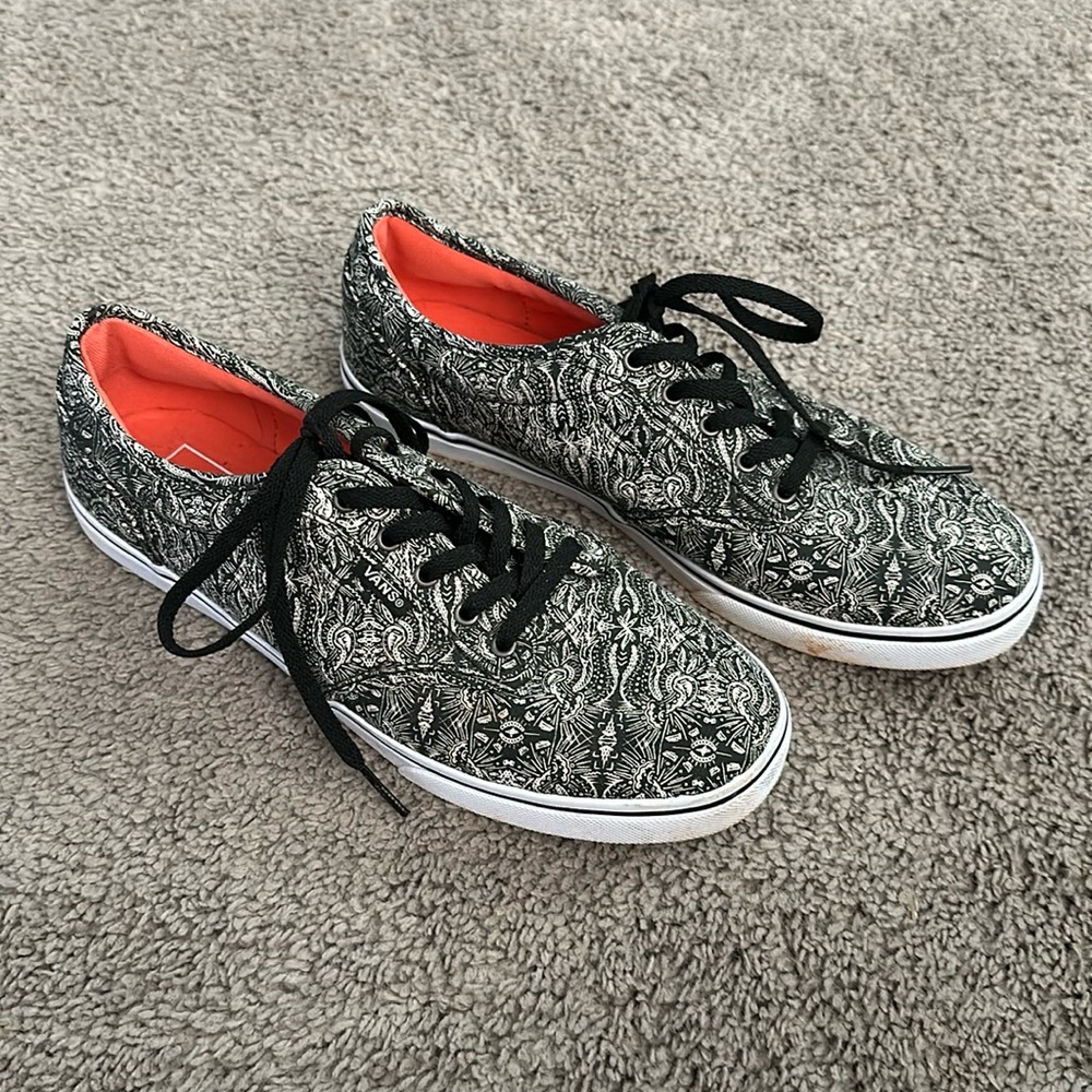 Pre-owned vans atwood classic